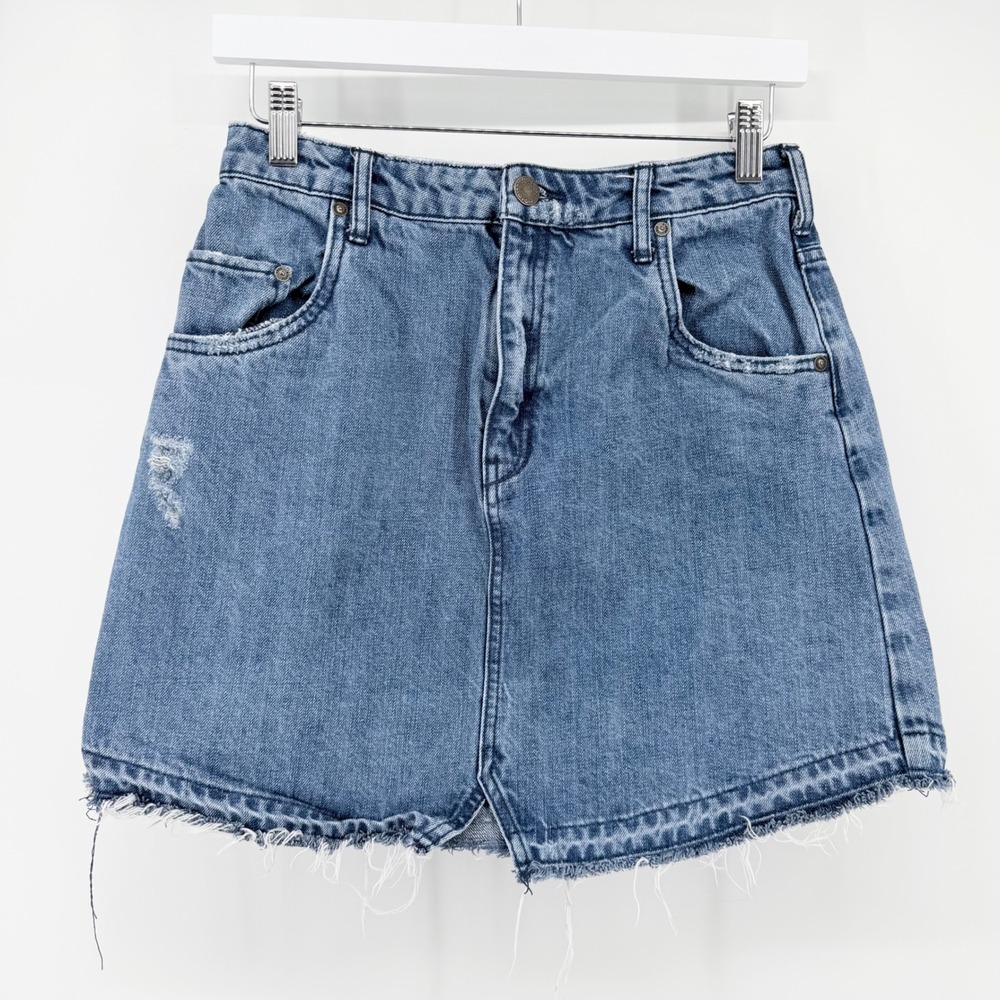 Free People Size 4 Step Up Denim Mini Skirt Distressed Raw Frayed Hem Blue Jean